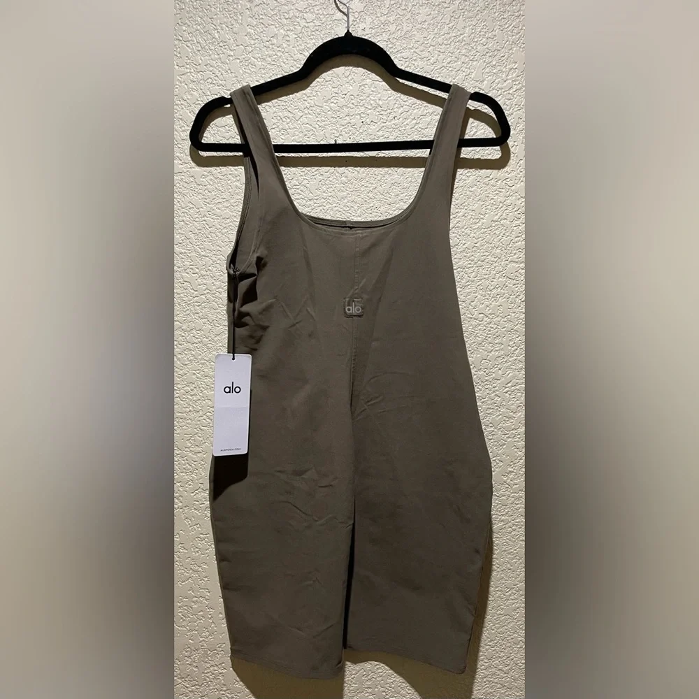 ALO Yoga NWT Alosoft Head start Dress OliveTree Color Size M